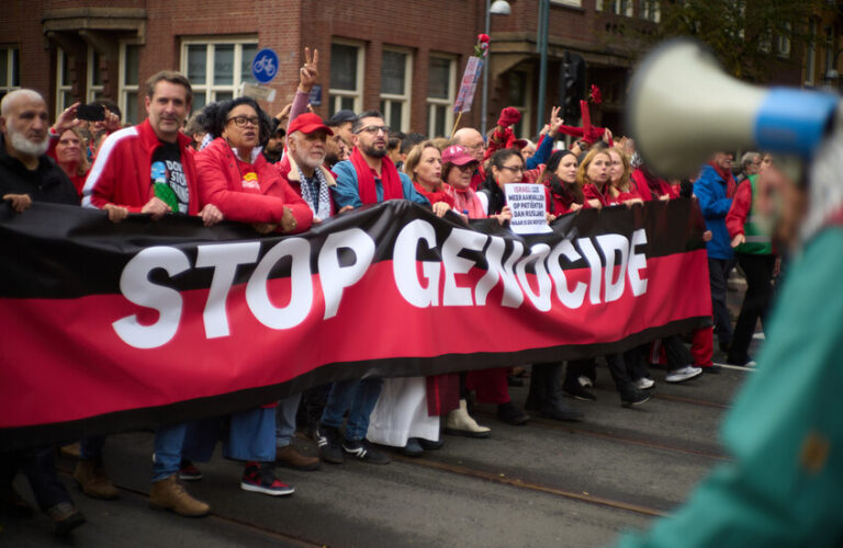 مئات الآلاف يتظاهرون في العديد من المدن الأوروبية دعما لفلسطين (فيديو)