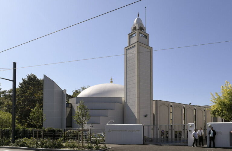 قاض فرنسي يعلق قراراً بإغلاق مسجد في مرسيليا