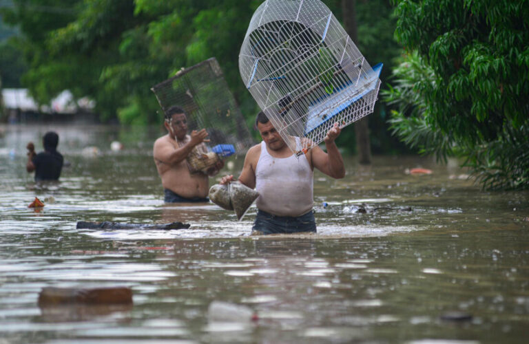130 قتيلاً ومفقوداً بالفيضانات في المكسيك