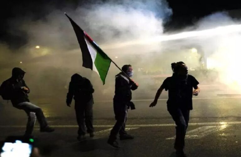 احتجاجات في إيطاليا رفضاً لمباراة المنتخب “الإسرائيلي” والمتظاهرون: لا مكان لـ”إسرائيل” (فيديو)