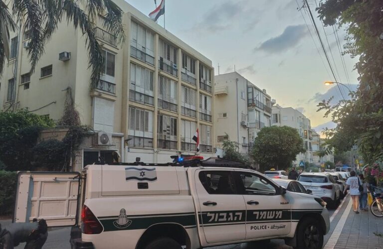 إطلاق نار على سيارة قرب السفارة المصرية في “تل أبيب”