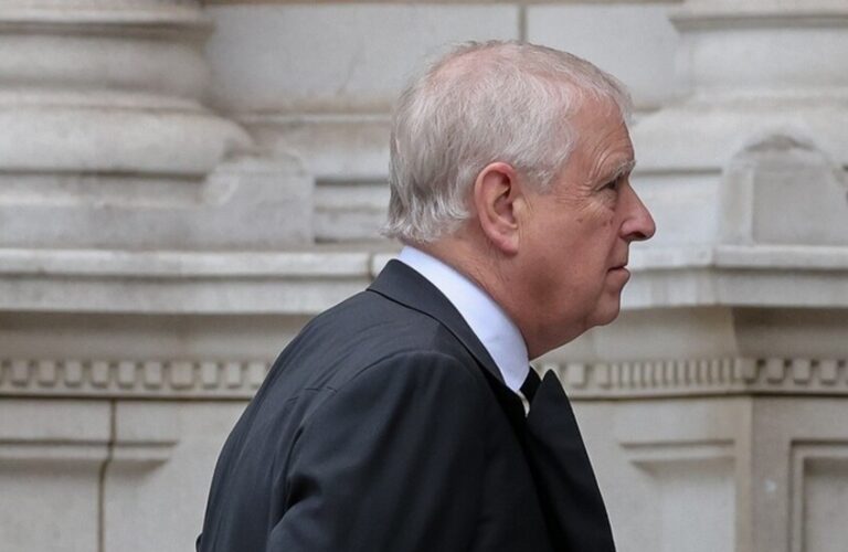 الأمير البريطاني آندرو يتخلى عن اللقب !