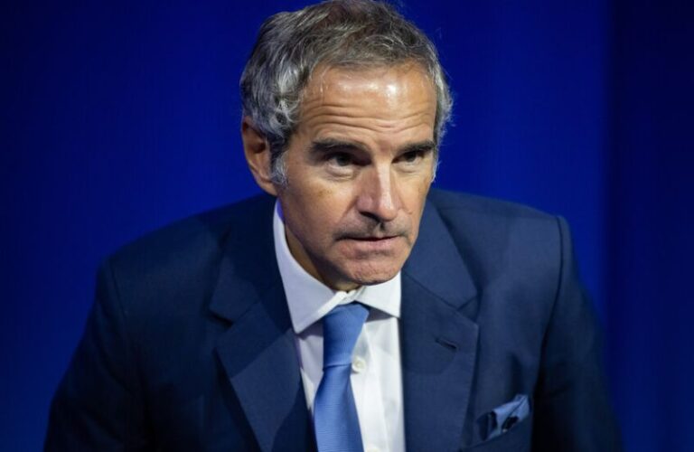 غروسي: إيران لا تتعاون مع مفتشي الوكالة