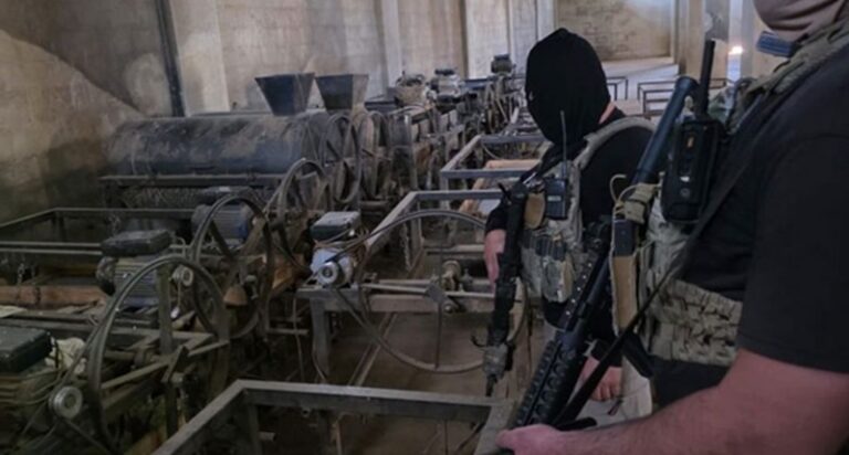 مداهمات للجيش في بعلبك.. ضبط مخدرات وأسلحة حربية بمنازل مطلوبين (صور)