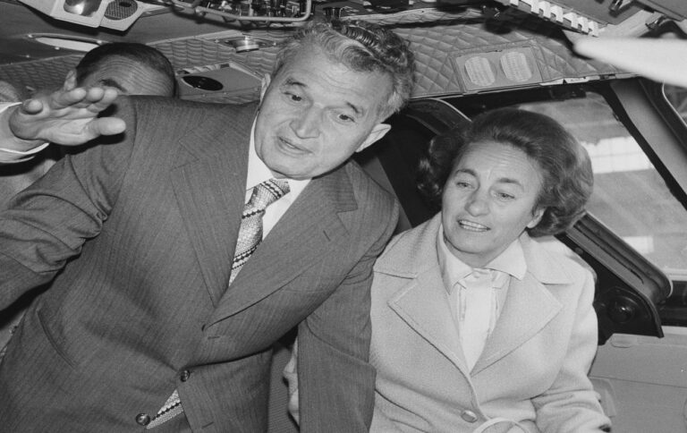 من تشاوشيسكو إلى “الثورات الملونة”.. فتشويه المقاومات!