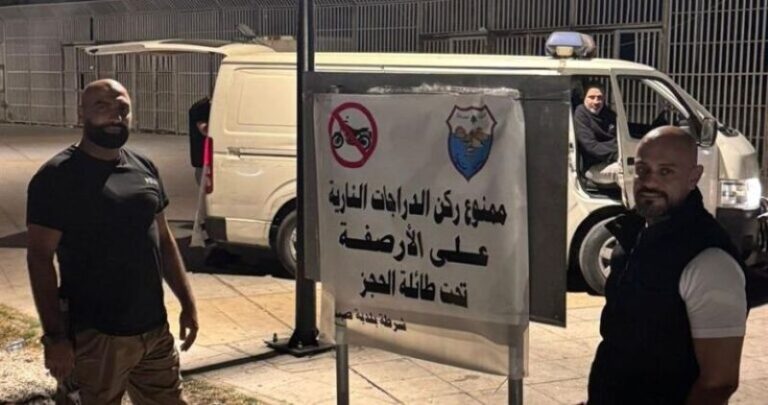 بلدية صيدا تمنع سير وركن الدراجات النارية على الأرصفة