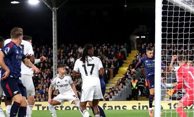 آرسنال يحافظ على صدارة “البريميرليغ” بفوز صعب