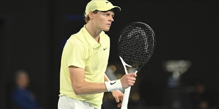يانيك سينر يعلن غيابه عن كأس دايفيز 2025: الأولوية لأستراليا المفتوحة