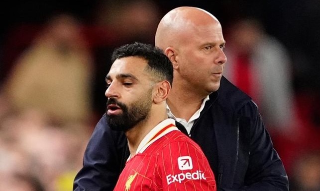 مشادة بين صلاح وسلوت تفجر توتراً داخل معسكر ليفربول