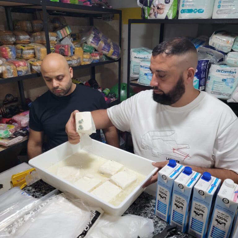 ضبط مواد غذائية فاسدة ومنتهية الصلاحية في طرابلس