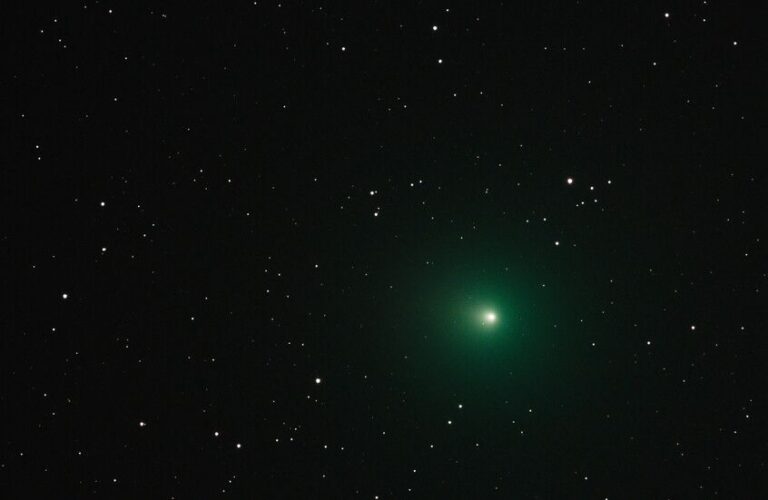 مذنب “ليمون” الأخضر يقترب من الأرض!