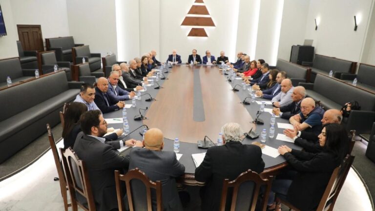 “الكتائب”: سلاح “حزب الله” يُهدد الدولة والشرعية