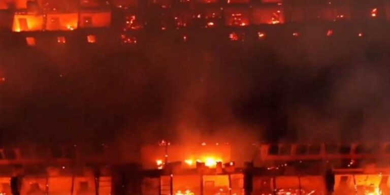 حريق يدمّر ديراً تاريخياً في إيطاليا (فيديو)