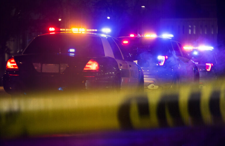 قتل زوجته وضابطاً ثم انتحر !