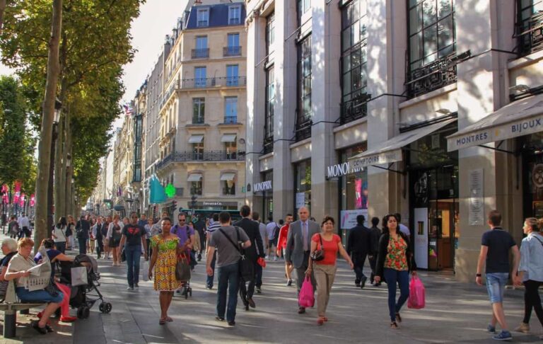 “فايننشل تايمز”: أثرياء فرنسا ينقلون أموالهم!