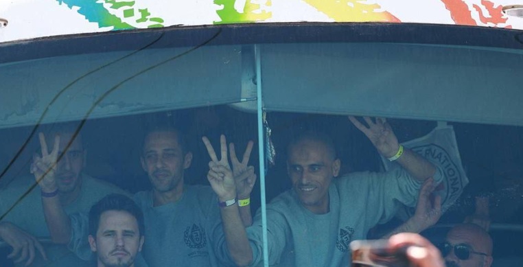 وصول الأسرى الفلسطينيين إلى رام الله (فيديو)