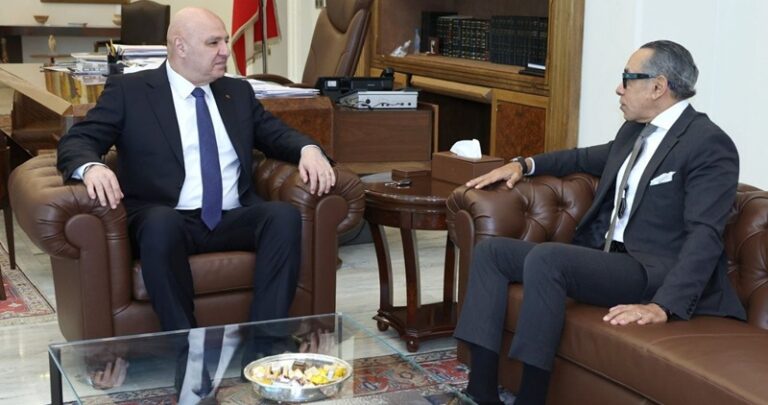 السفير المصري من بعبدا: علينا التحوط مما يجري