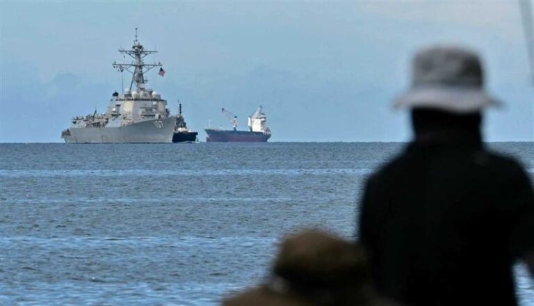 سفينة حربية أميركية تقترب من سواحل فنزويلا