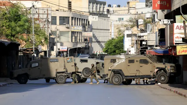 إصابة 25 فلسطينياً بالضفة الغربية