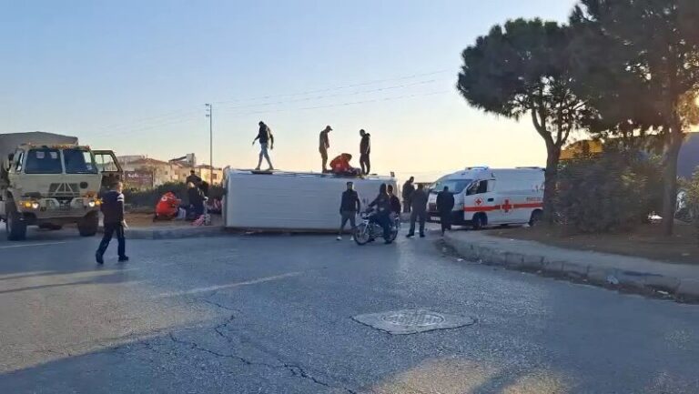 إصابة عشرات الطلاب بحادث على اوتوستراد زحلة (فيديو)