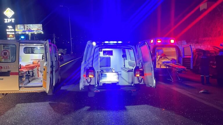 9 جرحى بحادث على أوتوستراد عمشيت (صور)