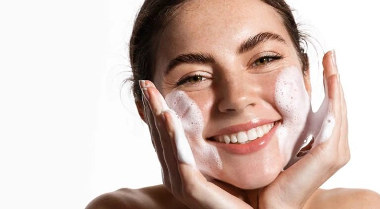 خطوات لبشرة نضرة.. من المنزل!