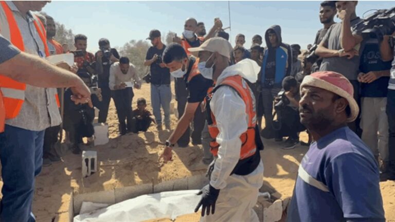 تسلّم جثامين 15 فلسطينياً من “اسرائيل”