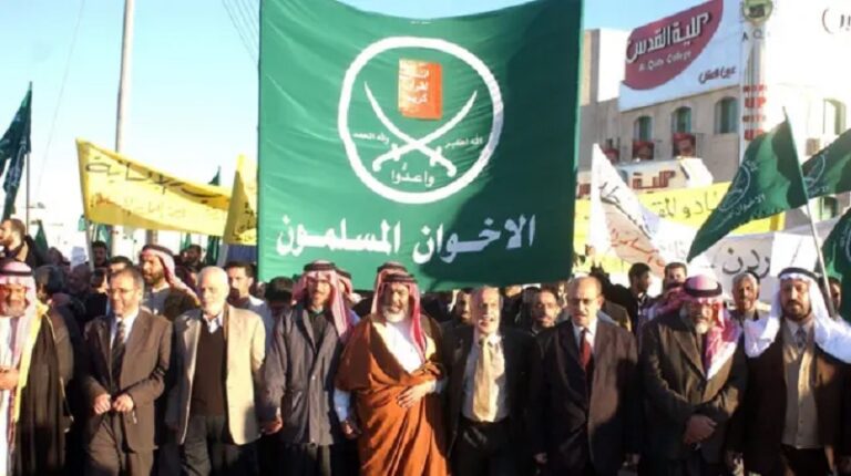 “الإخوان المسلمون”.. من “درسٍ صغير” في الإسماعيلية إلى “مدرسة أفكار” في العالم!