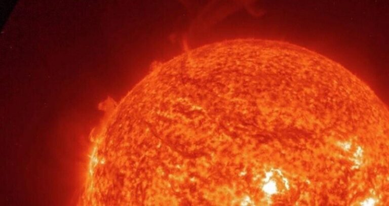 سحابتان من البلازما الشمسية تتجهان نحو الأرض