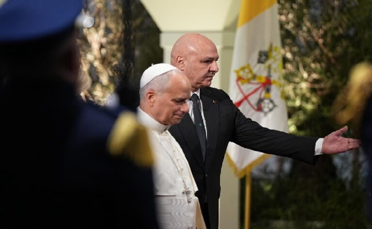 تقاطع بين رسائل البابا والتحذيرات الدولية؟