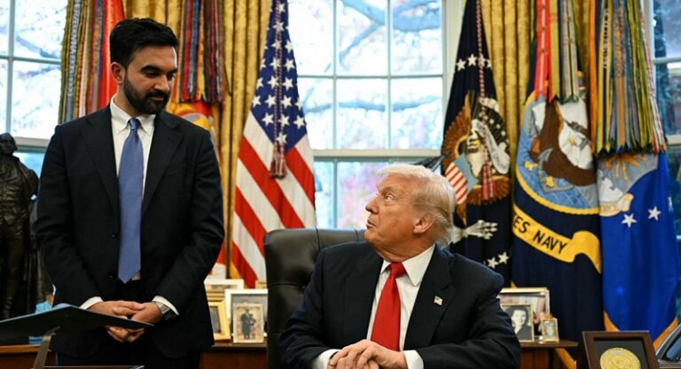 بالفيديو – ترامب يطلب من عمدة نيويورك وصفه بـ”الفاشي”!