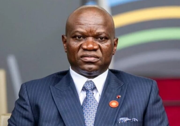 الرئيس الغابوني يُلزم الوزراء بالاستقالة من الحكومة؟