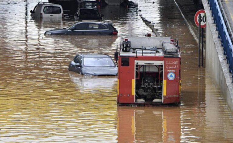 بعد “أول شتوة”.. الأمطار تُغرق “الرحاب”! (فيديو)