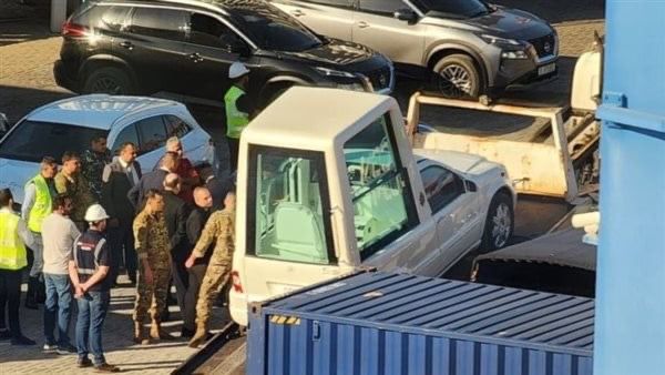 سيارة بابوية