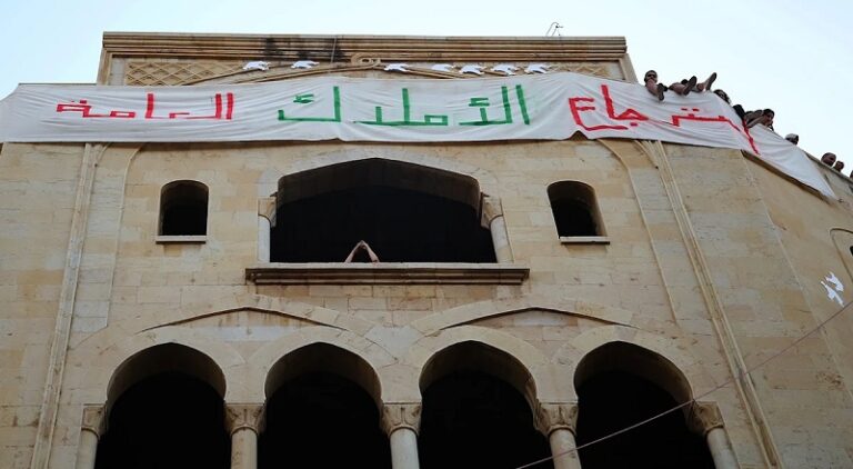 إعلاميّتان تتعدّيان على الأملاك البحرية