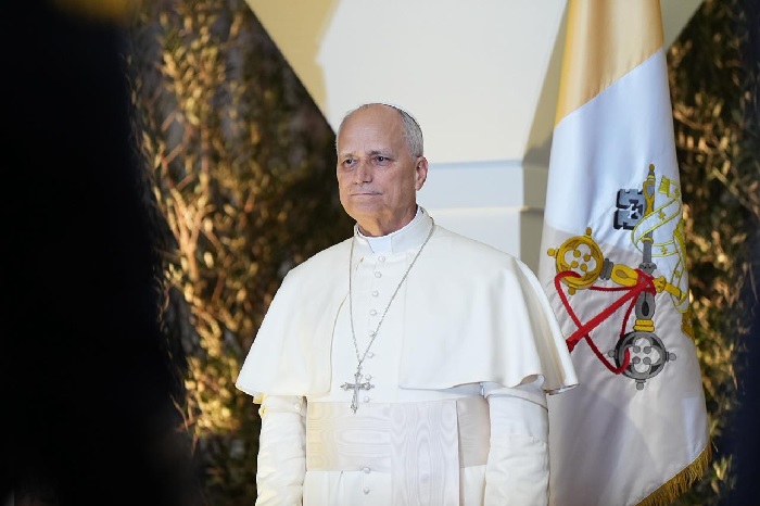 حجر كنيسة جنوبية هدمتها “إسرائيل”.. إلى البابا لاوون