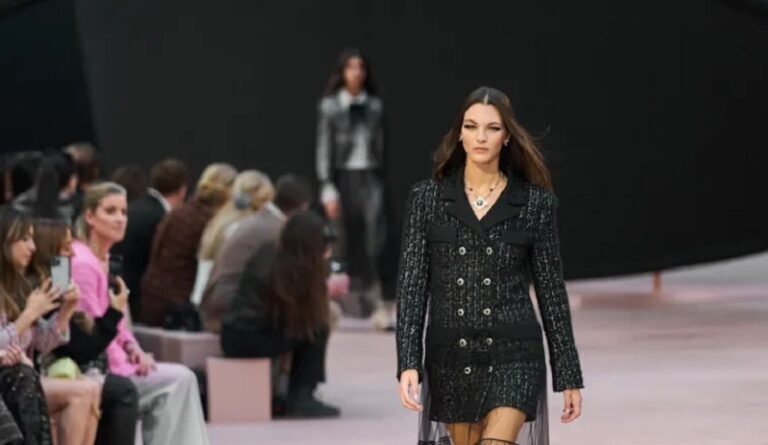 10 صيحات جريئة لتواكبي موضة خريف وشتاء 2026