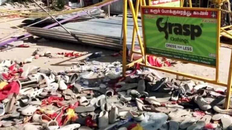 10 قتلى بتدافع داخل معبد هندوسي (فيديو)