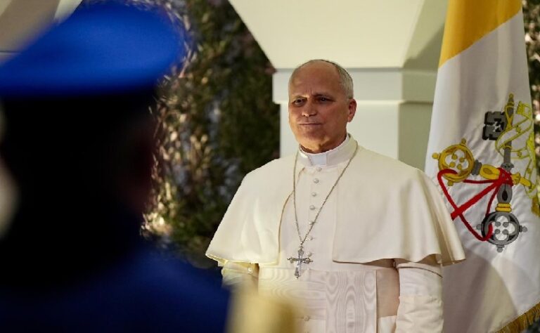 “جرعة معنوية” من زيارة البابا.. هل تلجم التصعيد؟