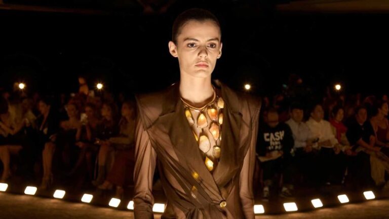 أحجار الكريستال تتحوّل إلى مصدر إلهام للمصمّمين