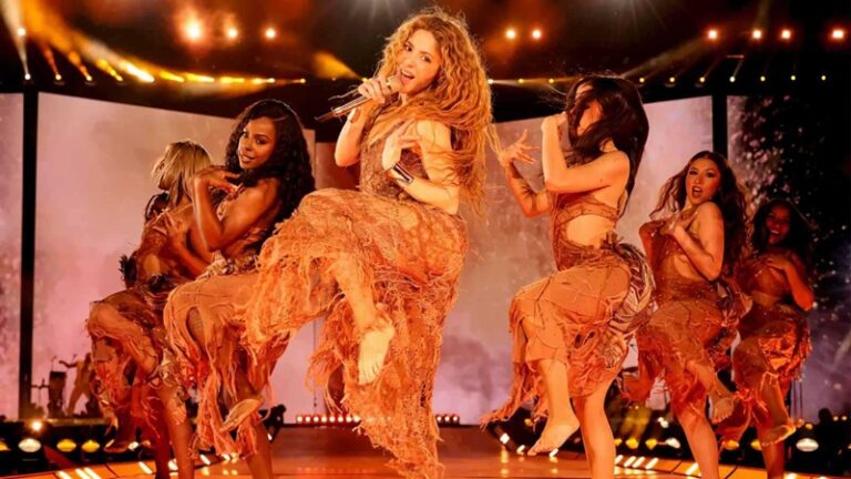 شاكيرا تحصد لقب “أيقونة الجولات العالمية”