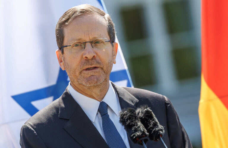 هرتسوغ: “إسرائيل” على شفا الهاوية