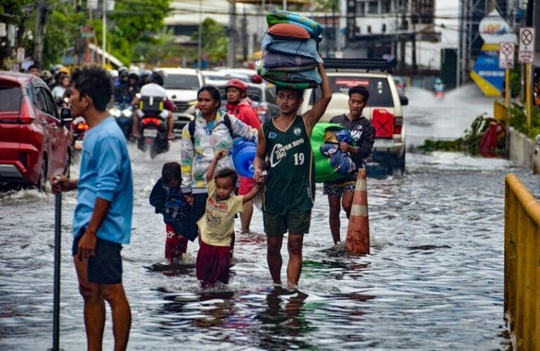 أكثر من 240 قتيلاً ومفقوداً حصيلة ضحايا “كالماغي” (فيديو+صور)