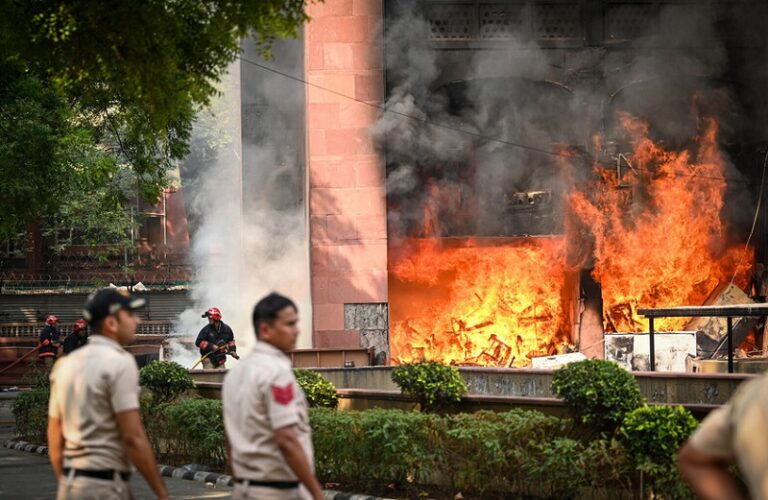 وزير الدفاع الهندي توعد بمحاكمة المسؤولين عن إنفجار نيودلهي