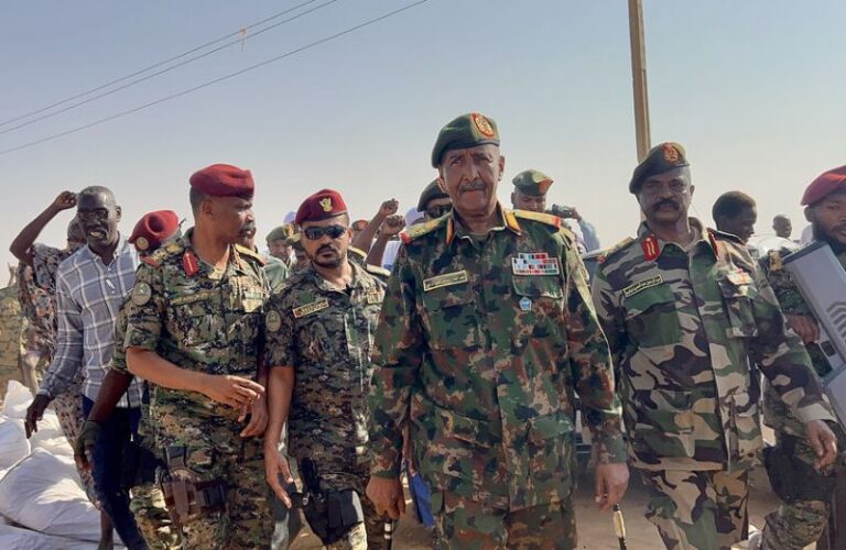 البرهان يناشد ترامب لإنهاء الحرب في السودان