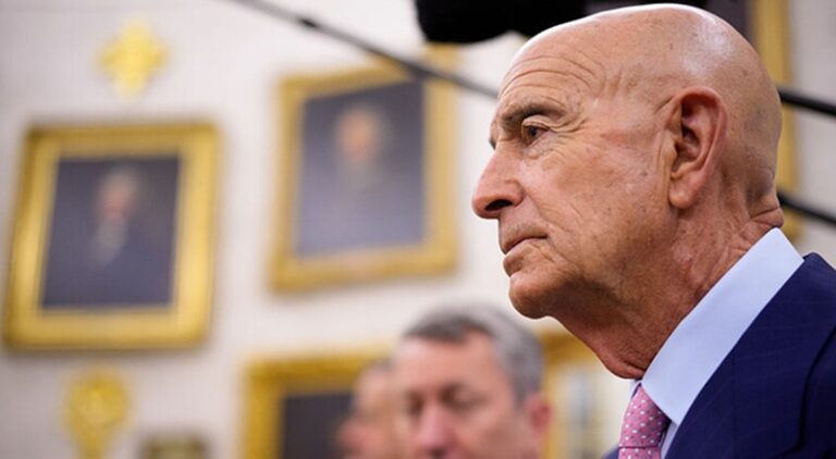 وثائق تكشف علاقة بين إبستين وتوم برّاك!