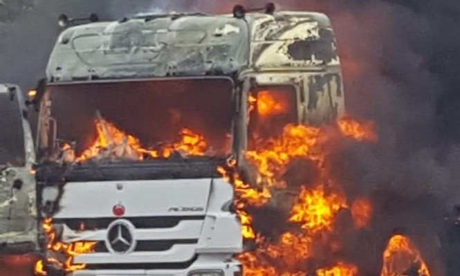 حريق شاحنة على اوتوستراد جونية (فيديو)