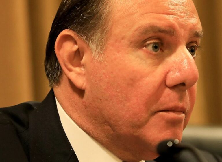 سعيد يتخطّى سلامة في تقديم الهدايا للمصارف