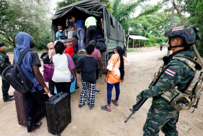 ميانمار تدهم مراكز احتيال إلكتروني وتعتقل 350 شخصاً