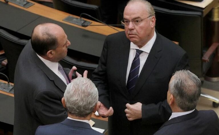 طعون وإخبارات… وملاحقة نيابية: هل يُحاسب القضاء وزير الاتصالات؟